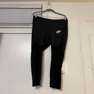 Plus Size Nike Dry & Tight Fit Cropped Leggings